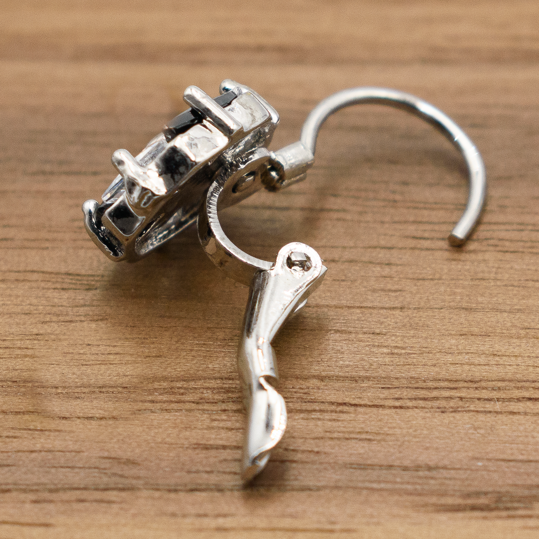 0.80" Inch Star & Flower Floral Black & White Cubic Zirconia CZ Dangle Drop Earrings, Bright Silver Rhodium Plating, Lever Back Closures